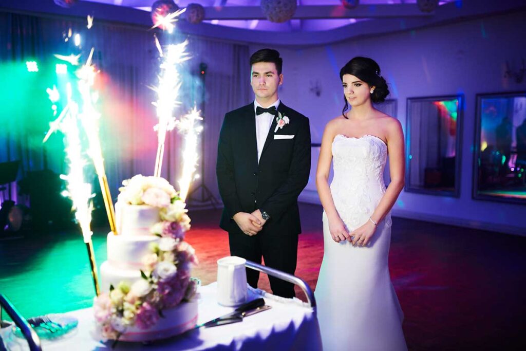 piękny tort weselny na weselu w skawinie